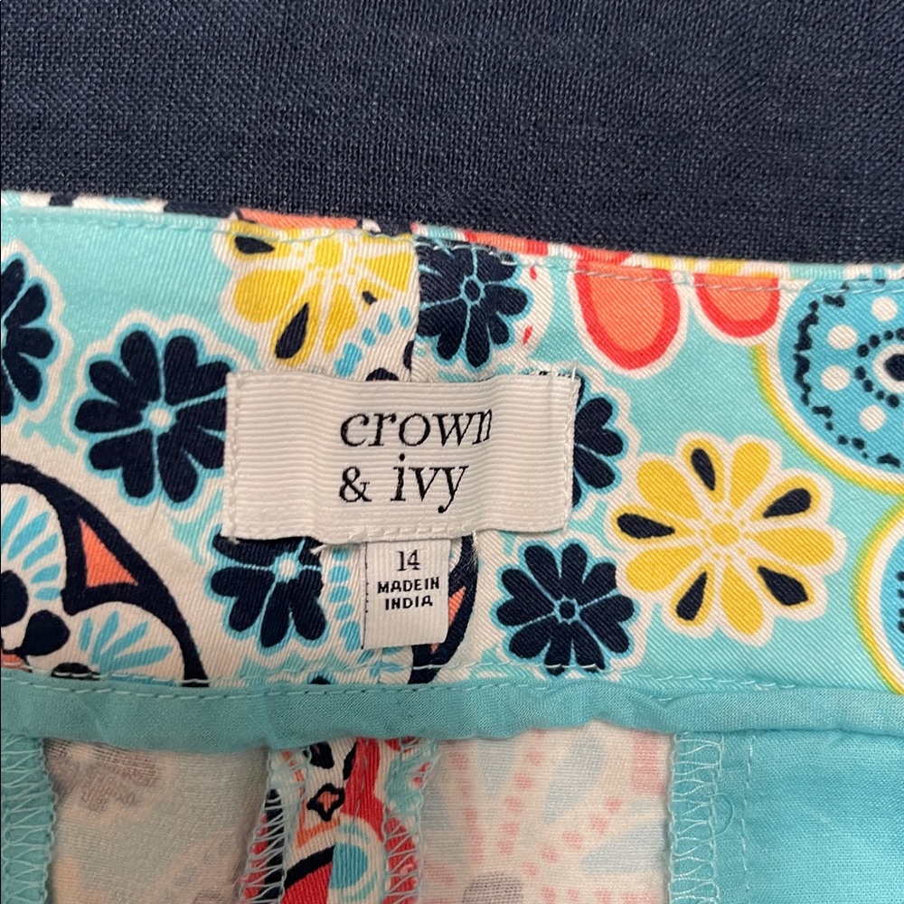 Crown and ivy flower shorts - Picture 2 of 4